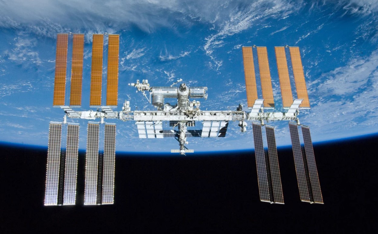 ISS.jpg (212 KB)