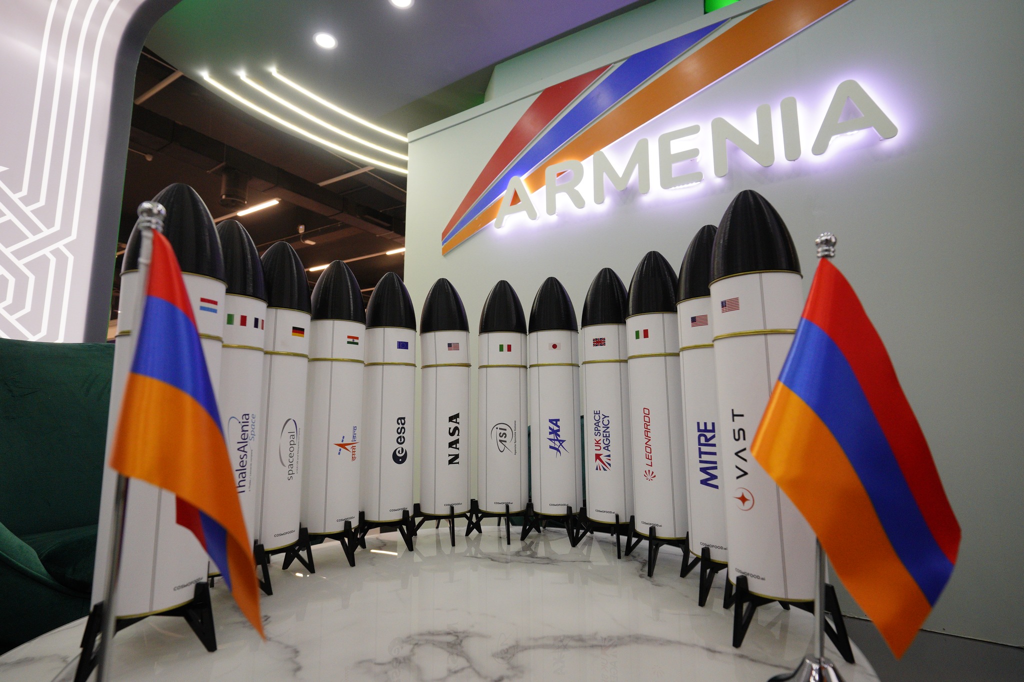 Armenian flag .jpg (541 KB)