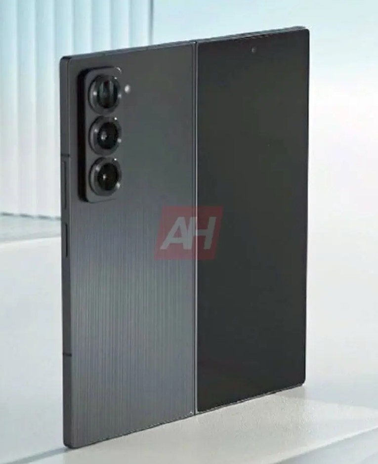 Samsung Galaxy Z Fold SE - 1 .jpg (56 KB)