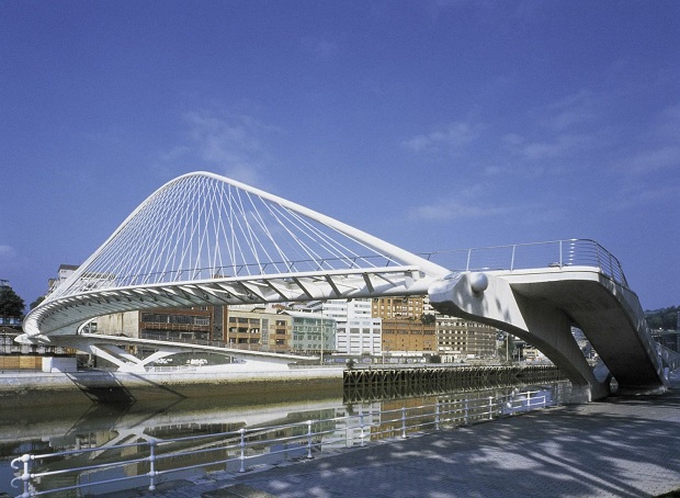 Campo Volantin Foot Bridge.jpg (106 KB)