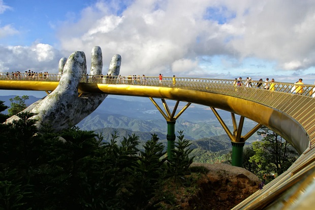 Golden Bridge (Da Nang, Vietnam).jpg (103 KB)