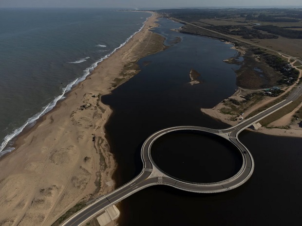 Laguna Garzon Bridge (Uruguay).jpg (76 KB)