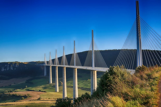 Millau Viaduct (Creissels, France).jpg (98 KB)