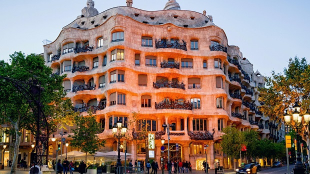 Дом Мила (Casa Milà, La Pedrera).jpeg (141 KB)