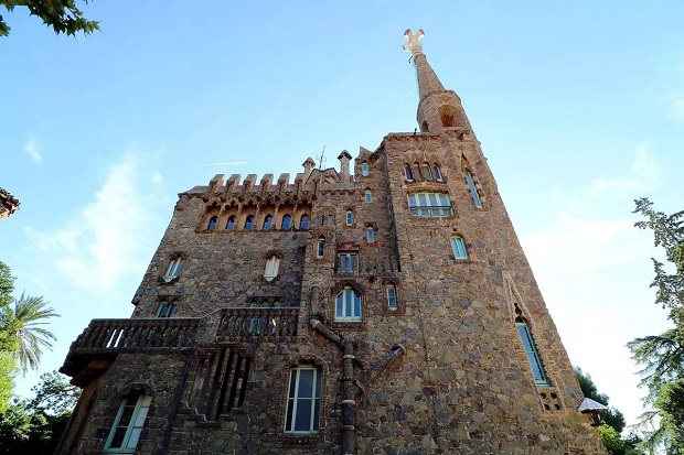 Дом Фигерас (Casa Figueras) и Башня Бельесгуард (Torre Bellesguard).jpg (103 KB)