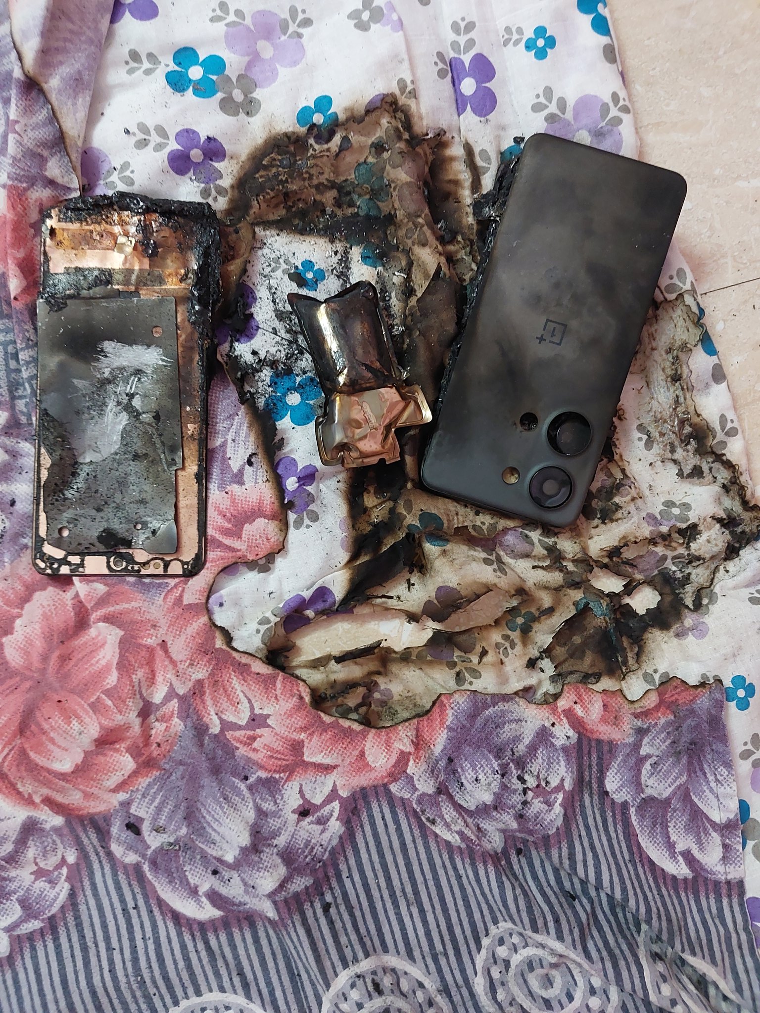Smartphone OnePlus explode