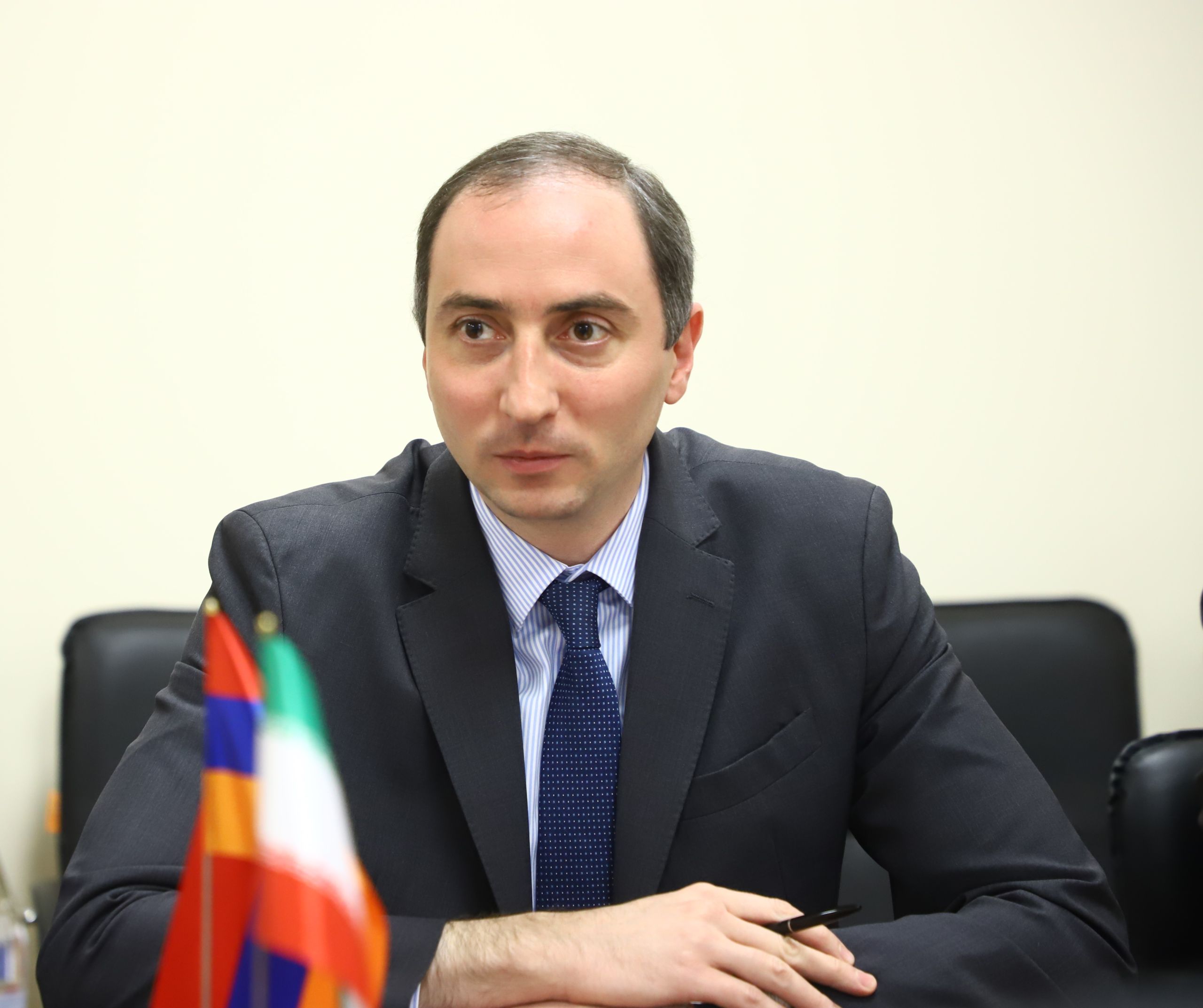 Robert Khachatryan.jpg (289 KB)