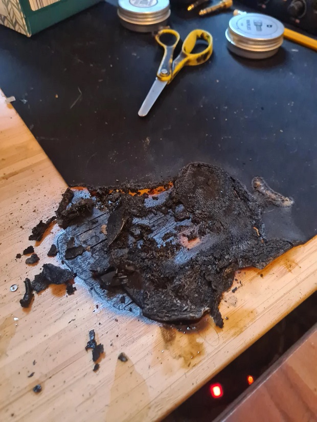 my-gigabyte-mouse-caught-fire-and-almost-burned-down-my-v0-rtvmqdynxjee1.jpg (164 KB)