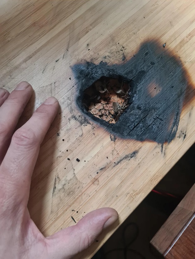 my-gigabyte-mouse-caught-fire-and-almost-burned-down-my-v0-xm8mbvaoxjee1.jpg (173 KB)