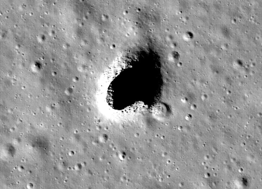 Moon cave 2.JPG (97 KB)