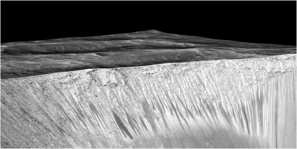 Recurring Slope Lineae in Hale Crater.jpg (100 KB)