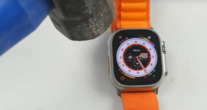 Прочность 80 уровня: Часы Apple Watch Ultra выдержали удары молотком, хотя стол под ними треснул