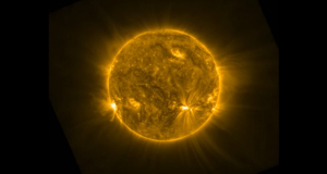 Solar Orbiter заснял «змею», «проползающую» по поверхности Солнца: Что это на самом деле такое?