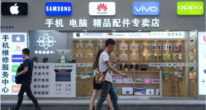 Smartphone sales fall to 10-year low in China