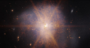Джеймс Уэбб сфотографировал сливающуюся галактику: Она излучает столько света, сколько излучали бы триллион солнц