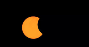 20 апреля произошло редчайшее гибридное солнечное затмение: Следующее ожидается лишь 14 ноября 2031 года (фото, видео)