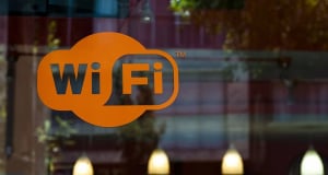 Как безопасно подключиться к публичному Wi-Fi?
