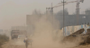 How does construction affect air quality and how can this impact be minimized?