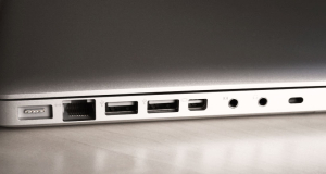 Apple добавила детекцию влаги в USB-С в ноутбуках и компьютерах