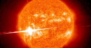На Солнце произошла самая мощная вспышка за последние 6 лет: В выходные на Землю обрушится магнитная буря
