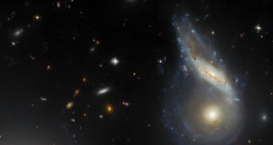 Хаббл сделал новую фотографию, показывающую слияние двух галактик
