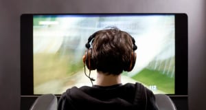 Как понять, что ребенок пристрастился к компьютерной игре, и что нужно делать?