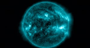 4 flares erupted from Sun in rare event: the Earth may be hit by geomagnetic storm (video)
