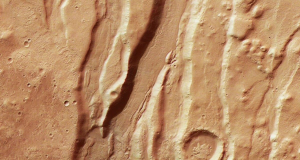 Martian orbiter reveals secrets of Acheron Fossae canyons and valleys (photo)
