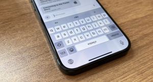 How to make the iPhone keyboard smaller for one-handed typing
