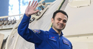 Cosmonaut Harutyun Kiviryan passes pre-flight exam on ISS simulator