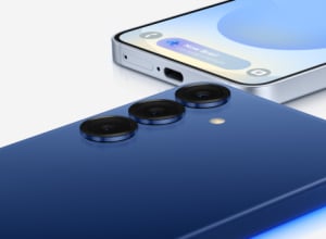 Flagship smartphone Samsung Galaxy S25+ catches fire during charging (photo)